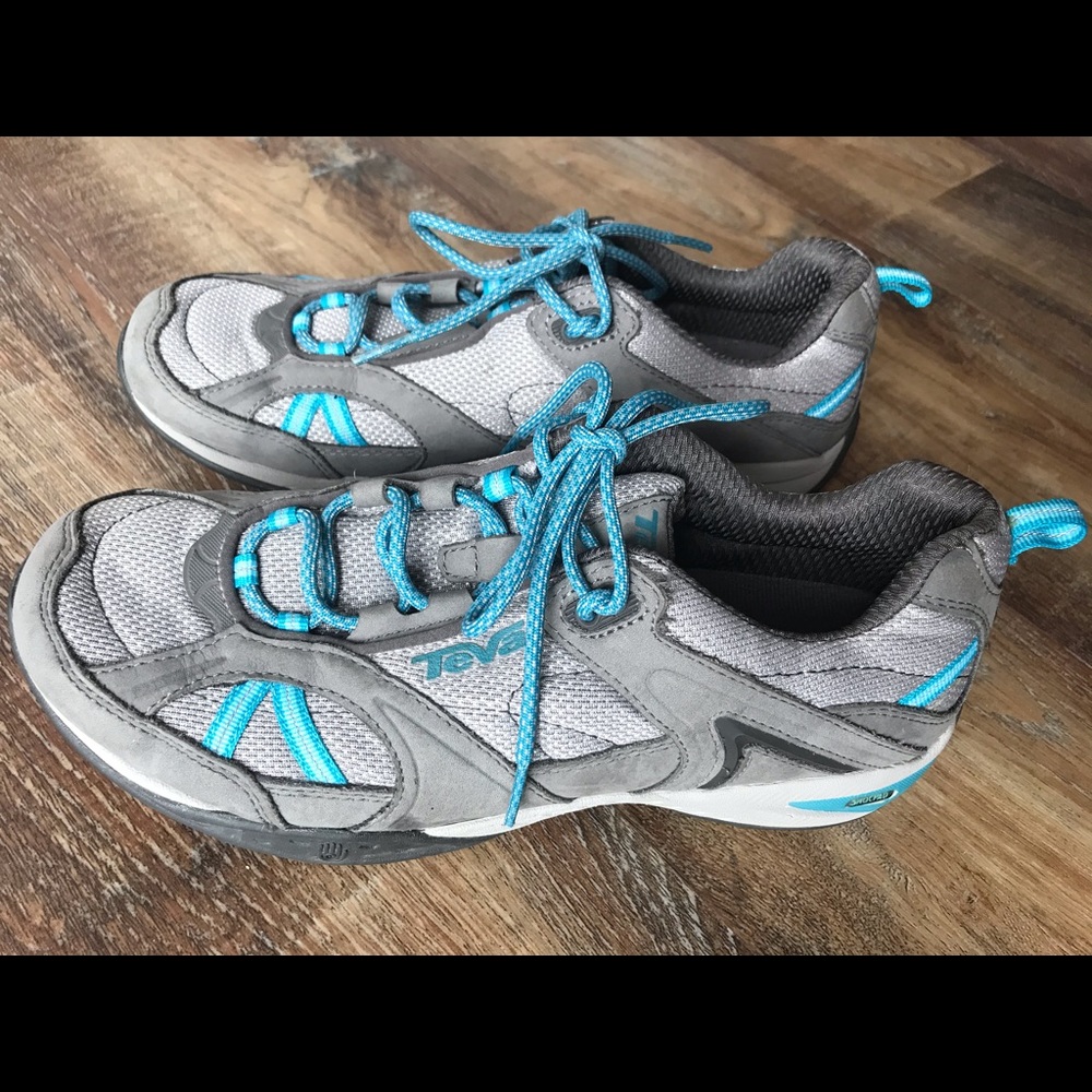 Teva Sky Lake hiking shoes sz9